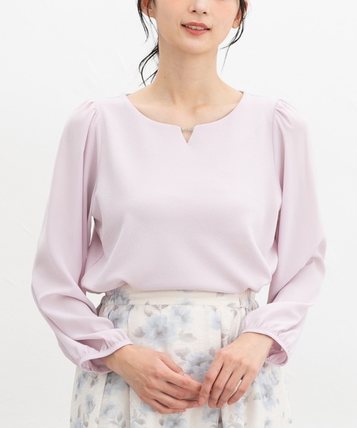 Honeys(ハニーズ)の「ラインストーン付トップス(Tシャツ/カットソー・レディース・グレイッシュブルー/アイボリー/グレイッシュベージュ/ピンク系その他/ネイビー・3L/L/LL/M/S)」の5枚目の写真