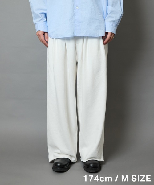 ADAM ET ROPE'（アダムエロペ）の「【WEB限定】2タック ワイドルーズ ドカンパンツ / バリエーション バギーパンツ / スウェット / ユニセックス（スウェットパンツ・メンズ・グレー/ホワイト系その他・L/M/S）」の5枚目の写真