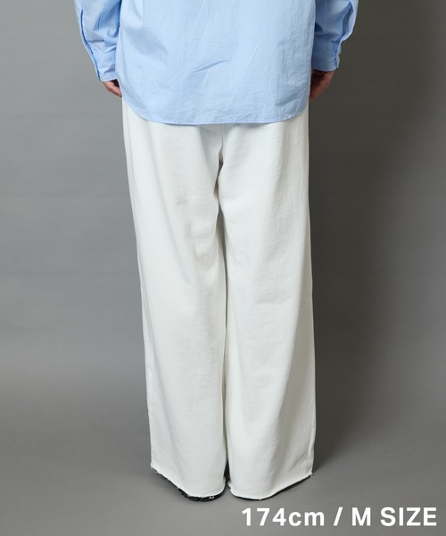 ADAM ET ROPE'（アダムエロペ）の「【WEB限定】2タック ワイドルーズ ドカンパンツ / バリエーション バギーパンツ / スウェット / ユニセックス（スウェットパンツ・メンズ・グレー/ホワイト系その他・L/M/S）」の3枚目の写真