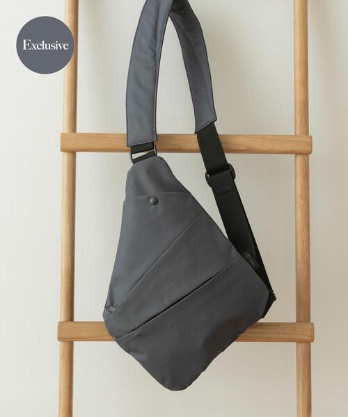 SML（エスエムエル）の「『別注』SML×DOORS　ボディバッグ（ショルダーバッグ・メンズ・チャコールグレー/ブラック・-）」の2枚目の写真