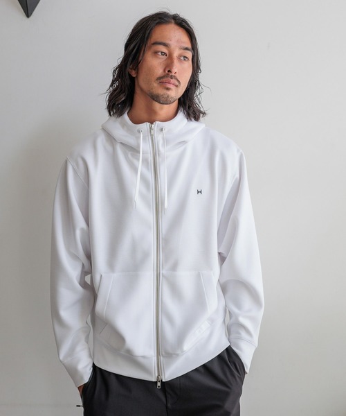 HEREIAM（ヘレイアム）の「【HEREIAM MEN】ミラーロゴパーカー（パーカー・メンズ・ブラック/グレー/ホワイト・LARGE/MEDIUM）」の4枚目の写真