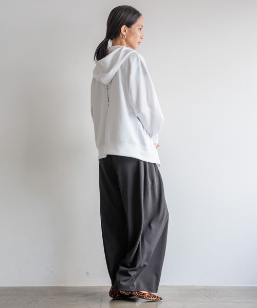 HEREIAM（ヘレイアム）の「【HEREIAM MEN】ミラーロゴパーカー（パーカー・メンズ・ブラック/グレー/ホワイト・LARGE/MEDIUM）」の7枚目の写真