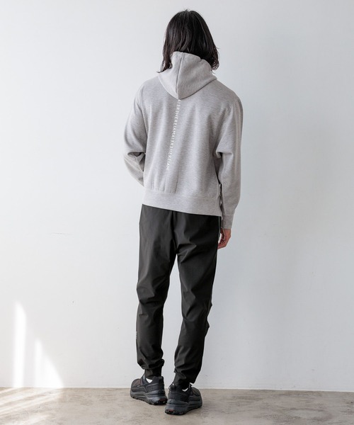 HEREIAM（ヘレイアム）の「【HEREIAM MEN】ミラーロゴパーカー（パーカー・メンズ・ブラック/グレー/ホワイト・LARGE/MEDIUM）」の14枚目の写真