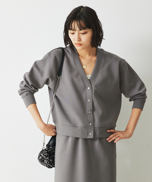 abahouse mavie(アバハウスマヴィ)の「【セットアップ対応】シルキーダンボールスウェットカーディガン/トレーナー/春服(カーディガン/ボレロ・レディース・スミクロ/グレー系その他/イエロー/オフホワイト・フリー)」の7枚目の写真