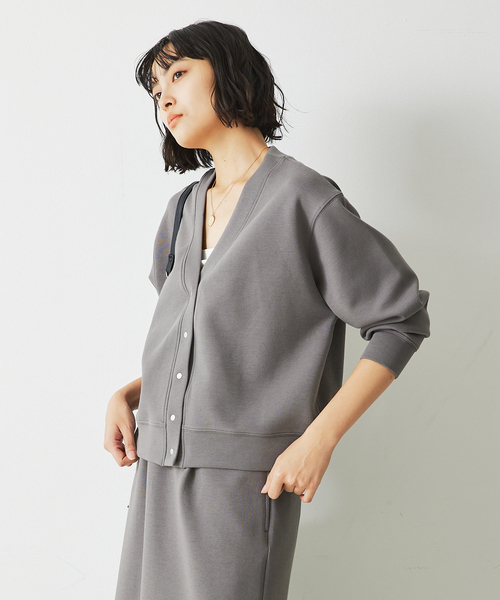 abahouse mavie(アバハウスマヴィ)の「【セットアップ対応】シルキーダンボールスウェットカーディガン/トレーナー/春服(カーディガン/ボレロ・レディース・スミクロ/グレー系その他/イエロー/オフホワイト・フリー)」の8枚目の写真