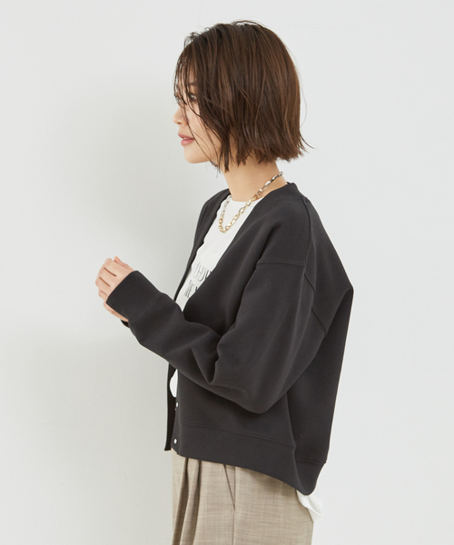 abahouse mavie(アバハウスマヴィ)の「【セットアップ対応】シルキーダンボールスウェットカーディガン/トレーナー/春服(カーディガン/ボレロ・レディース・スミクロ/グレー系その他/イエロー/オフホワイト・フリー)」の12枚目の写真