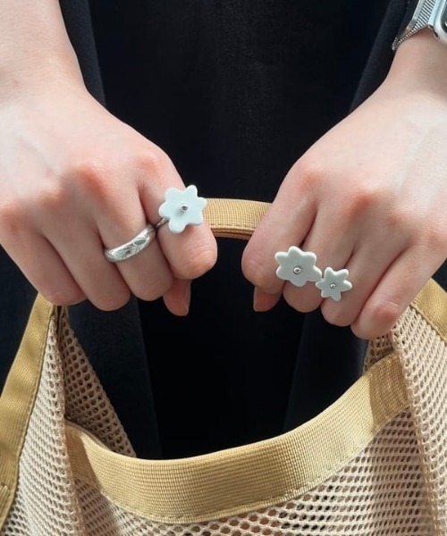 BEAMS BOY(ビームスボーイ)の「ATOLASOLAS / 2set ring(リング・レディース・ブラック/ホワイト・ONE SIZE)」の16枚目の写真