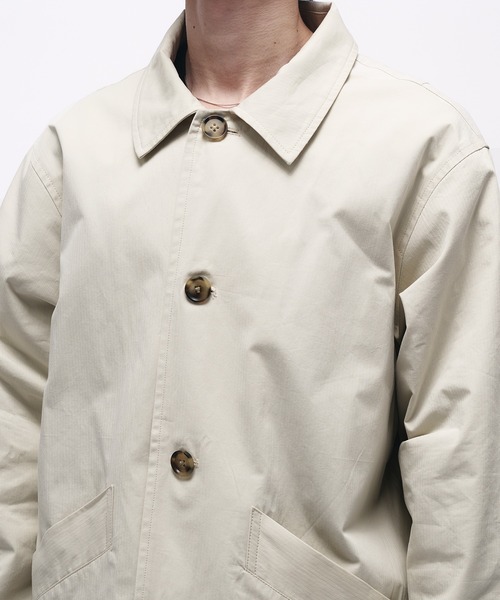 Adoon plain(アドーンプレーン)の「TWILL DART HALF COAT / ツイルダーツハーフコート/ブルゾン(ダウンジャケット/コート・メンズ・ライトカーキ/アイボリー・MEDIUM/LARGE)」の12枚目の写真