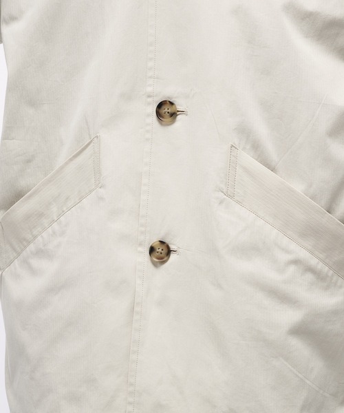 Adoon plain(アドーンプレーン)の「TWILL DART HALF COAT / ツイルダーツハーフコート/ブルゾン(ダウンジャケット/コート・メンズ・ライトカーキ/アイボリー・MEDIUM/LARGE)」の14枚目の写真