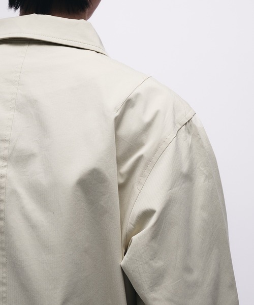 Adoon plain(アドーンプレーン)の「TWILL DART HALF COAT / ツイルダーツハーフコート/ブルゾン(ダウンジャケット/コート・メンズ・ライトカーキ/アイボリー・MEDIUM/LARGE)」の17枚目の写真