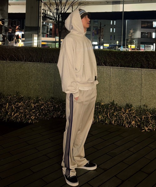 FCTY.（エフシーティーワイ）の「ヘビーオンススウェットパンツ／レザーパッチ付き × ワイドシルエット（スウェットパンツ・メンズ・ブラック/グレー・MEDIUM/LARGE）」の17枚目の写真