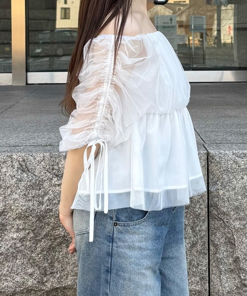 junoah(ジュノア)の「オフショルドロストチュールブラウス(シャツ/ブラウス・レディース・ホワイト/ブラック/クリーム・SMALL/MEDIUM/LARGE)」の14枚目の写真
