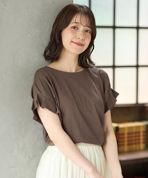 Honeys（ハニーズ）の「【ハニさら・接触冷感・吸水速乾・ＵＶカット】袖タックＴシャツ（Tシャツ/カットソー・レディース・オレンジ/スミクロ/オフホワイト/ブルー/グレイッシュベージュ/ブラック/ブルーグリーン/イエロー系その他/ライトブラウン・3L/L/LL/M/S）」の4枚目の写真