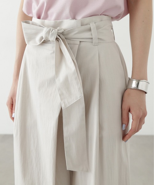 N.（N. Natural Beauty Basic）（エヌエヌナチュラルビューティーベーシック）の「ベルト付きラップ風ワイドパンツ（その他パンツ・レディース・オフホワイト/ベージュ・SMALL/MEDIUM）」の12枚目の写真