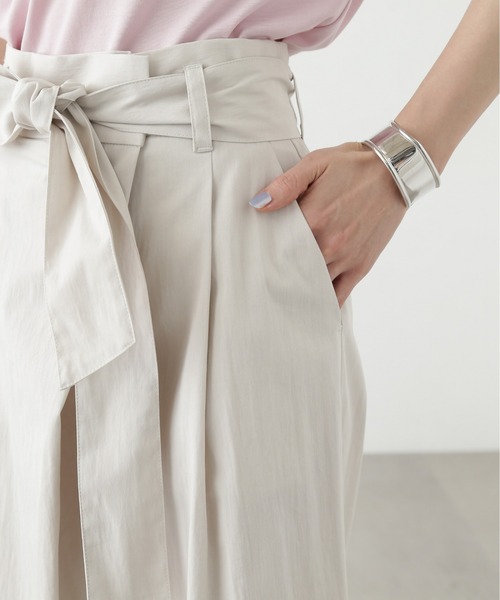 N.（N. Natural Beauty Basic）（エヌエヌナチュラルビューティーベーシック）の「ベルト付きラップ風ワイドパンツ（その他パンツ・レディース・オフホワイト/ベージュ・SMALL/MEDIUM）」の14枚目の写真