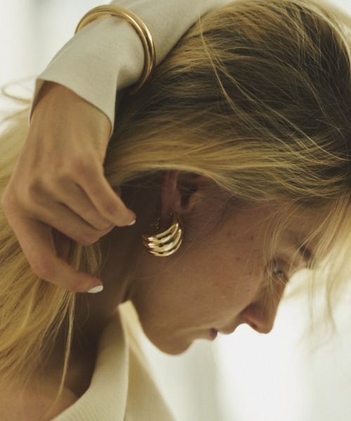 Rouge vif（ルージュヴィフ）の「【LILI CPASPE/リリクラスプ】SLOANE HOLLOW CUFF バングル（バングル/リストバンド・レディース・ゴールド・フリー）」の2枚目の写真