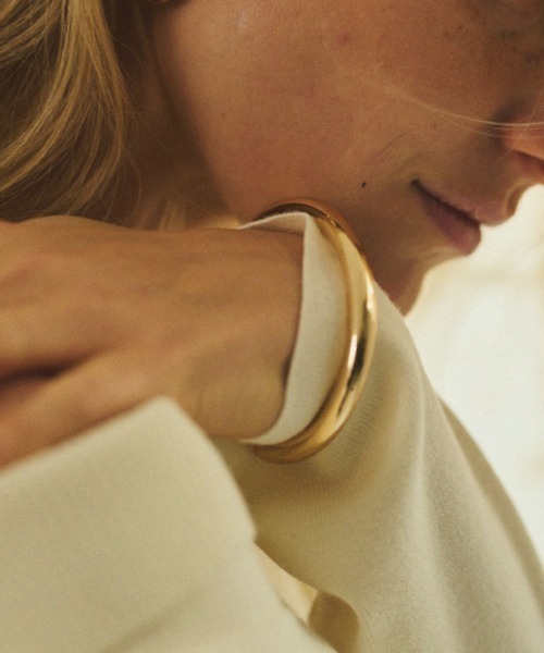 Rouge vif（ルージュヴィフ）の「【LILI CPASPE/リリクラスプ】SLOANE HOLLOW CUFF バングル（バングル/リストバンド・レディース・ゴールド・フリー）」の6枚目の写真