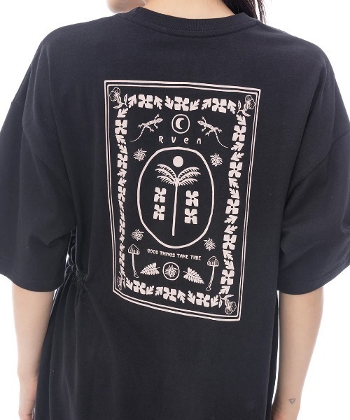RVCA(ルーカ)の「RVCA レディース MAXI TEE DRESS ワンピース 【2025年春夏モデル】/ルーカバックプリントTシャツワンピース(ワンピース・レディース・ブラック/ホワイト・SMALL/MEDIUM/LARGE)」の14枚目の写真