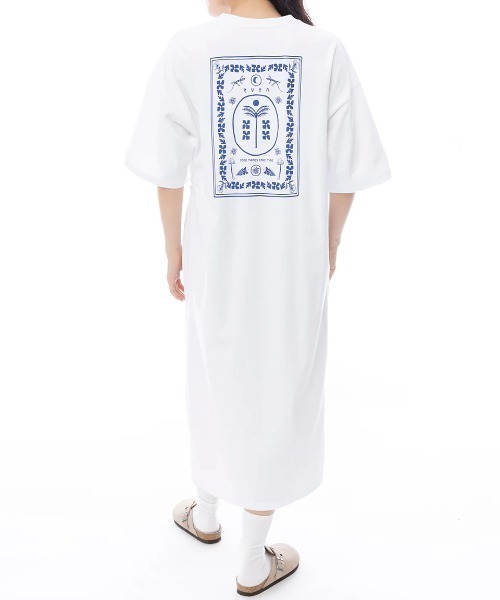 RVCA(ルーカ)の「RVCA レディース MAXI TEE DRESS ワンピース 【2025年春夏モデル】/ルーカバックプリントTシャツワンピース(ワンピース・レディース・ブラック/ホワイト・SMALL/MEDIUM/LARGE)」の4枚目の写真