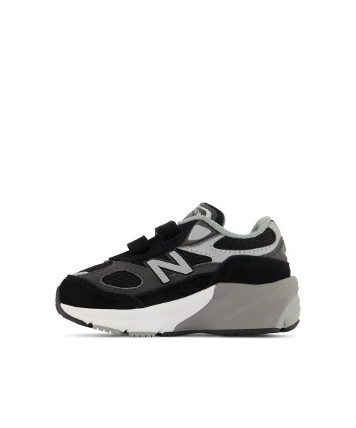 Kinetics(キネティクス)の「New Balance 990v6 Hook and Loop(ニューバランス 990v6 フック アンド ループ)(スニーカー・キッズ・ブラック/グレー系・15.0cm/16.0cm/15.5cm/14.0cm/16.5cm/14.5cm)」の3枚目の写真