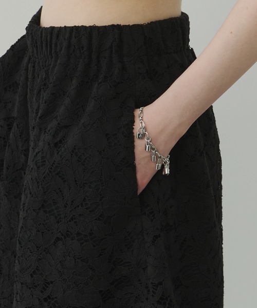 AIVER（アイバー）の「AIVER　コードレースレイヤードバギーショートパンツ（その他パンツ・メンズ・ホワイト×ブラック/ブラック・LARGE/MEDIUM/SMALL）」の16枚目の写真