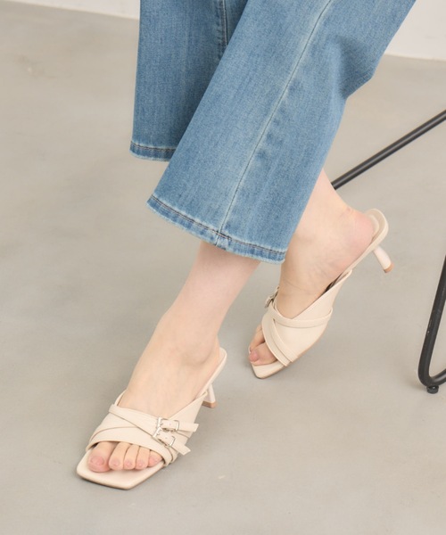 NEUNA（ヌナ）の「バイカラーベルトサンダル（サンダル・レディース・アイボリー/ブラック/ライトブルー・37/38/39）」の4枚目の写真