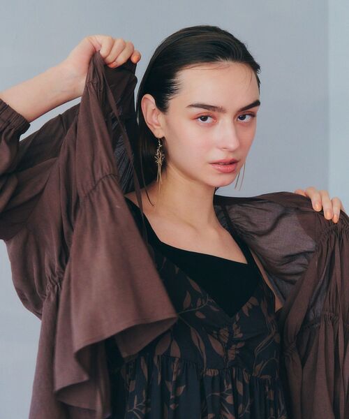 YECCA VECCA（イェッカヴェッカ）の「リボンデザインシアーブラウス（シャツ/ブラウス・レディース・ブラック/オフホワイト/ブラウン・FREE）」の20枚目の写真