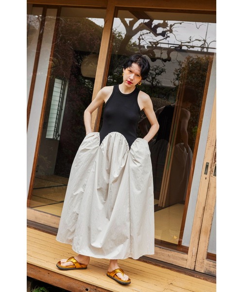 OMMO(オーエムエムオー)の「ARCH FLOW GATHER OP(ワンピース・レディース・ブラック/カーキ/オフホワイト・SMALL/MEDIUM)」の13枚目の写真