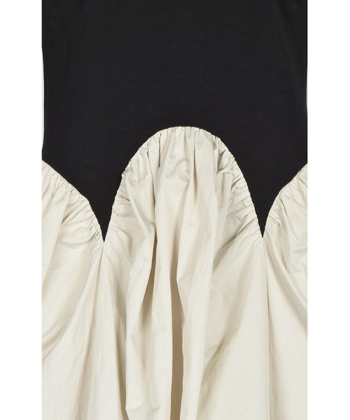 OMMO(オーエムエムオー)の「ARCH FLOW GATHER OP(ワンピース・レディース・ブラック/カーキ/オフホワイト・SMALL/MEDIUM)」の18枚目の写真
