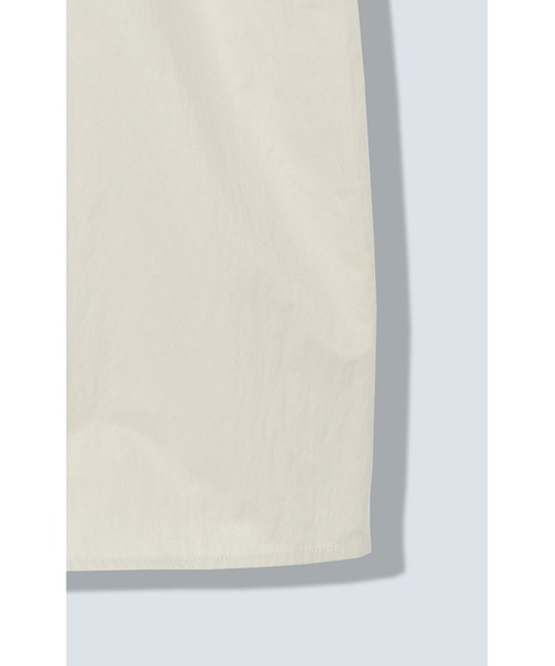 OMMO(オーエムエムオー)の「ARCH FLOW GATHER OP(ワンピース・レディース・ブラック/カーキ/オフホワイト・SMALL/MEDIUM)」の19枚目の写真