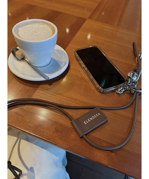 ELENDEEK(エレンディーク)の「マルチスマホレザーショルダー(スマホケース/カバー・レディース・ブルー/シルバー/ブラウン/ブラック/ラベンダー/イエロー・FREE)」の8枚目の写真