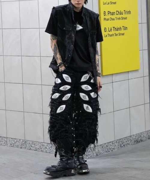 UNIZ（ユニズ）の「【UNIZ】White Eyes Pants / 【ユニズ】ホワイトアイズダメージワイドデニムパンツ（デニムパンツ・メンズ・ブラック・M/L）」の2枚目の写真