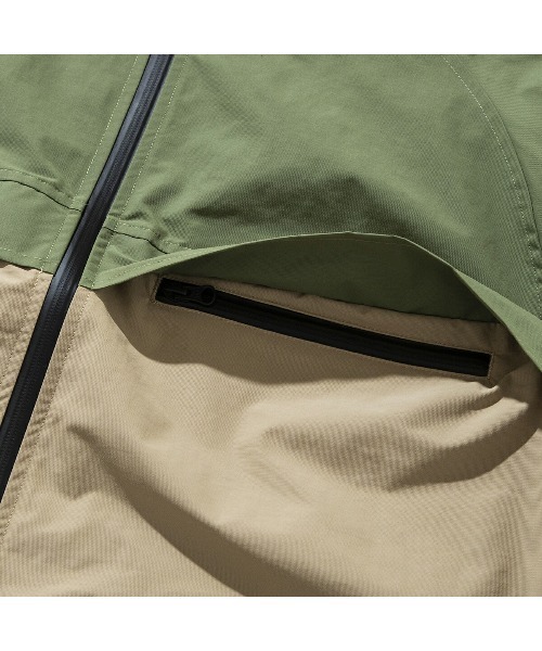 Kinetics（キネティクス）の「FLATLUX Sierra Designs x FLATLUX - Fabric Jacket (フラットラックス シエラデザイン x フラットラックス - ファブリック ジャケット)（マウンテンパーカー・メンズ・カーキ・X-LARGE）」の5枚目の写真