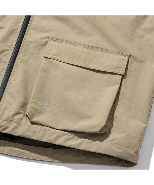 Kinetics（キネティクス）の「FLATLUX Sierra Designs x FLATLUX - Fabric Jacket (フラットラックス シエラデザイン x フラットラックス - ファブリック ジャケット)（マウンテンパーカー・メンズ・カーキ・X-LARGE）」の6枚目の写真