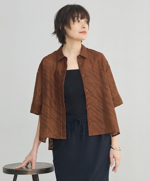 ICB(アイシービー)の「ゼブラシアーJQ クロップドシャツ(シャツ/ブラウス・レディース・アイボリー系/ブラック系/ダークブラウン系・0/2/4/6)」の3枚目の写真