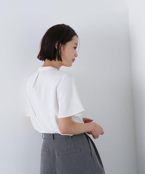 NATURAL BEAUTY BASIC（ナチュラルビューティーベーシック）の「◇フロントタックフレアスリーブブラウス（シャツ/ブラウス・レディース・ベージュ/ブルー/オフホワイト/ブラウン・MEDIUM/SMALL）」の11枚目の写真