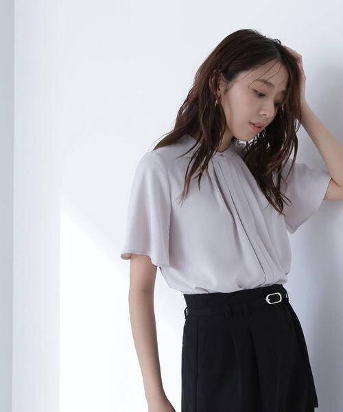 NATURAL BEAUTY BASIC（ナチュラルビューティーベーシック）の「◇フロントタックフレアスリーブブラウス（シャツ/ブラウス・レディース・ベージュ/ブルー/オフホワイト/ブラウン・MEDIUM/SMALL）」の16枚目の写真