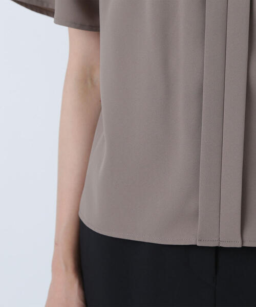 NATURAL BEAUTY BASIC(ナチュラルビューティーベーシック)の「◇フロントタックフレアスリーブブラウス(シャツ/ブラウス・レディース・ベージュ/ブルー/オフホワイト/ブラウン・MEDIUM/SMALL)」の7枚目の写真