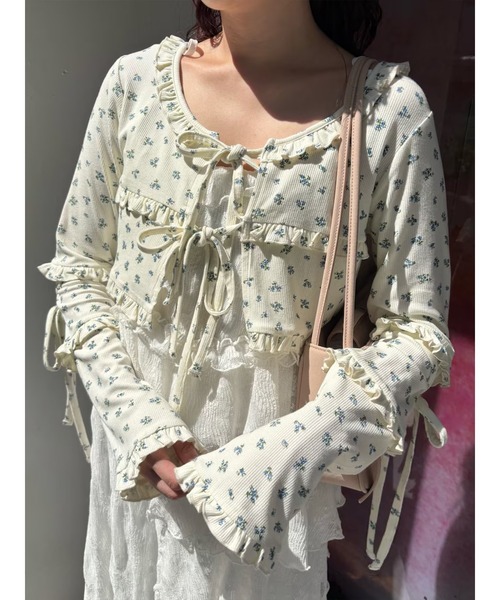 merry jenny（メリージェニー）の「floralフリルリブボレロ（カーディガン/ボレロ・レディース・アイボリー/グレー・FREE）」の2枚目の写真