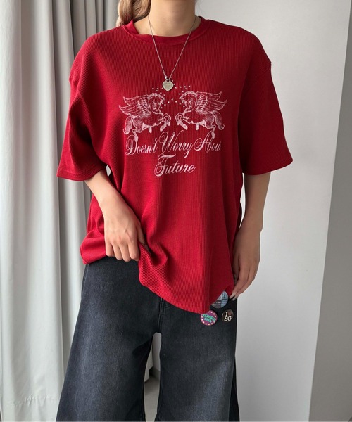 sedacle(セダクル)の「ワッフルスタッズプリントTシャツ(Tシャツ/カットソー・レディース・アイボリー/グレー/レッド・SMALL/MEDIUM/LARGE)」の1枚目の写真