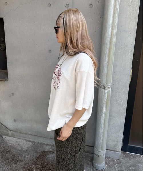 sedacle(セダクル)の「ワッフルスタッズプリントTシャツ(Tシャツ/カットソー・レディース・アイボリー/グレー/レッド・SMALL/MEDIUM/LARGE)」の16枚目の写真