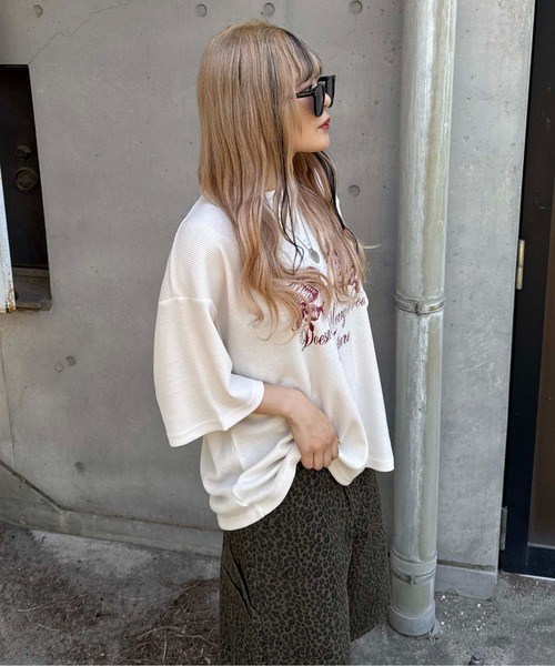 sedacle(セダクル)の「ワッフルスタッズプリントTシャツ(Tシャツ/カットソー・レディース・アイボリー/グレー/レッド・SMALL/MEDIUM/LARGE)」の18枚目の写真