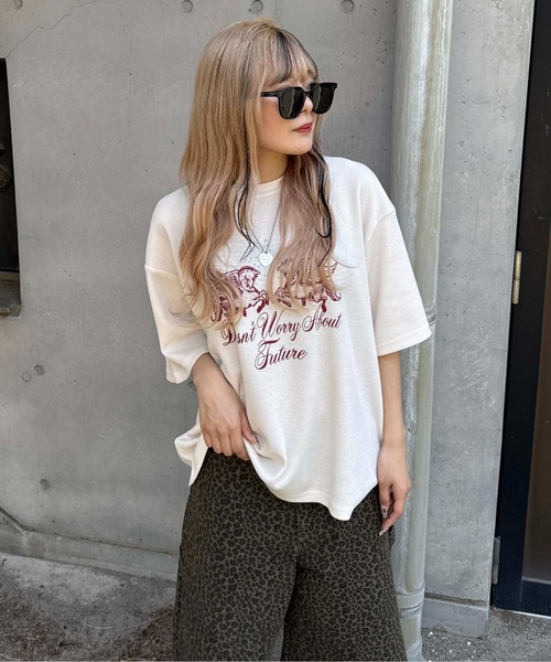sedacle(セダクル)の「ワッフルスタッズプリントTシャツ(Tシャツ/カットソー・レディース・アイボリー/グレー/レッド・SMALL/MEDIUM/LARGE)」の15枚目の写真