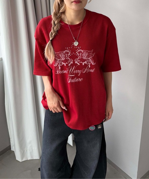 sedacle(セダクル)の「ワッフルスタッズプリントTシャツ(Tシャツ/カットソー・レディース・アイボリー/グレー/レッド・SMALL/MEDIUM/LARGE)」の5枚目の写真