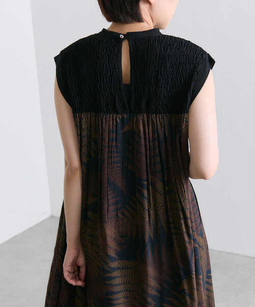 ear PAPILLONNER（イアパピヨネ）の「シダ柄ワンピース【SUM1