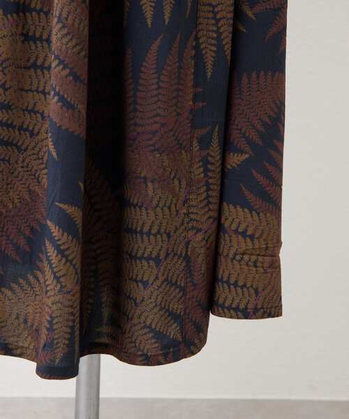 ear PAPILLONNER（イアパピヨネ）の「シダ柄ワンピース【SUM1