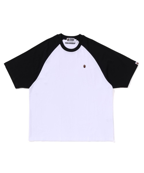 A BATHING APE(アベイシングエイプ)の「ONE POINT RELAXED FIT RAGLAN TEE(Tシャツ/カットソー・メンズ・ホワイト/アイボリー・MEDIUM/XX-LARGE/X-LARGE/SMALL/LARGE)」の1枚目の写真
