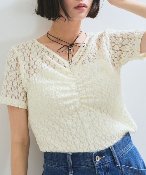 VIS(ビス)の「【WEB/一部店舗限定】胸ギャザーレースプルオーバー(Tシャツ/カットソー・レディース・ブラック/キナリ・FREE)」の1枚目の写真