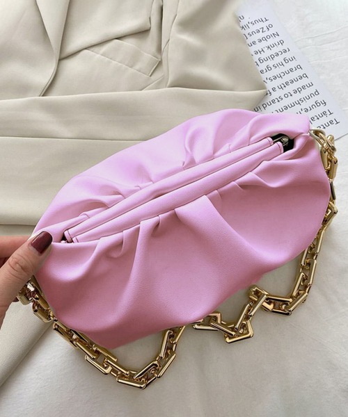 Jewelobe(ジュエローブ)の「トップギャザーチェーンショルダーバッグ(ショルダーバッグ・レディース・モカ/オレンジ/イエロー/パープル/サックスブルー/ブラック/ホワイト/レッド/グリーン・FREE)」の6枚目の写真
