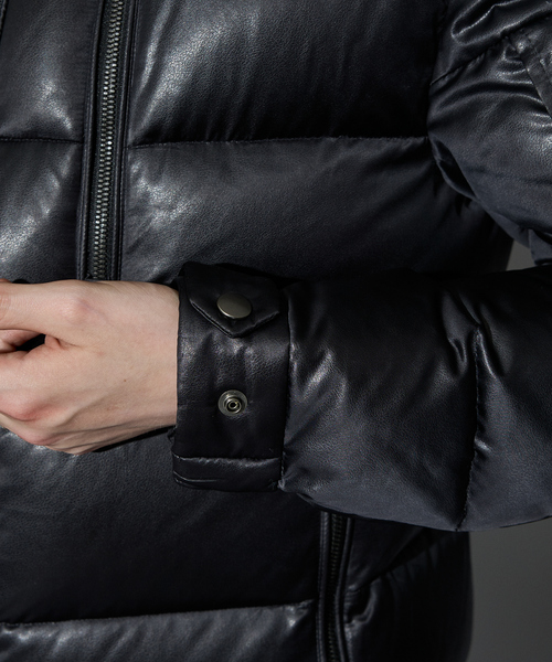 5351 POUR LES HOMMES（ゴーサンゴーイチプールオム）の「【25A/W】レザーエンボス ダウンジャケット（ダウンジャケット/コート・メンズ・グレイッシュブルー/ブラック・50/48/46/44）」の20枚目の写真